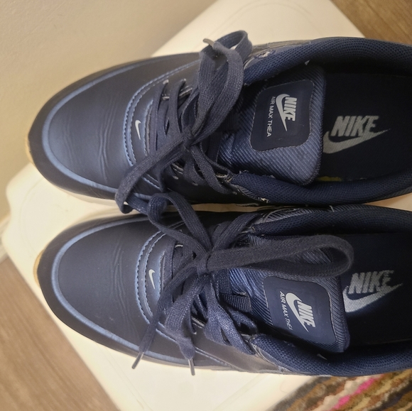 Nike shoes - Picture 6 of 7